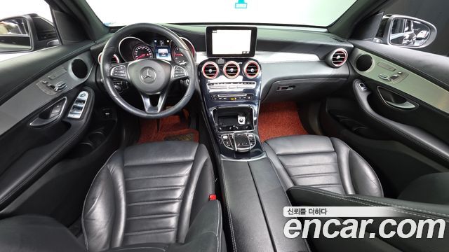 Mercedes-Benz GLC-Class — interior