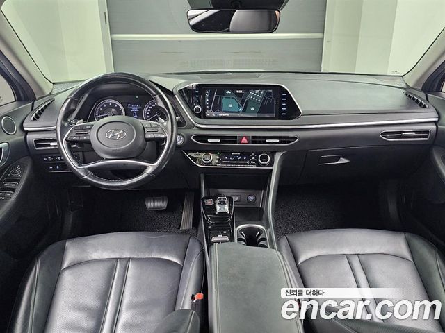 Hyundai Sonata — interior