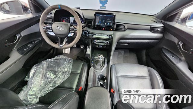 Hyundai Veloster — interior