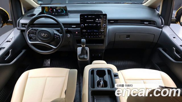 Hyundai Staria — interior