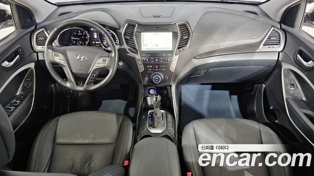 Hyundai Santa Fe — interior