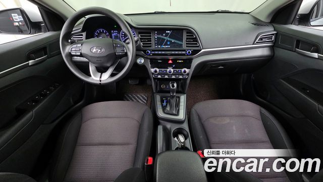 Hyundai Avante — interior