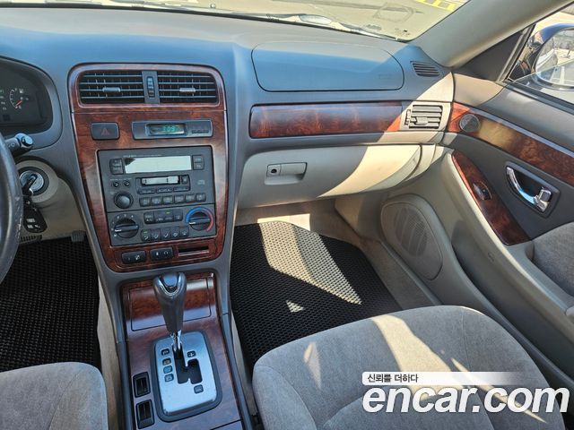 Hyundai Grandeur — interior