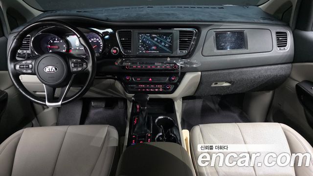 Kia Carnival — interior