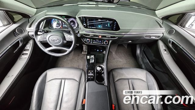 Hyundai Sonata — interior