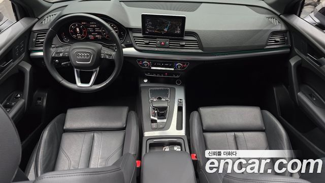 Audi Q5 — interior
