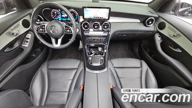 Mercedes-Benz GLC-Class — interior