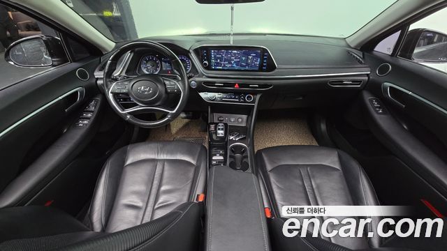 Hyundai Sonata — interior