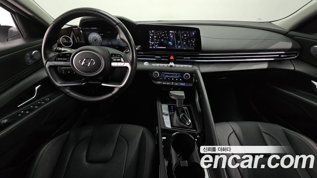 Hyundai Avante — interior