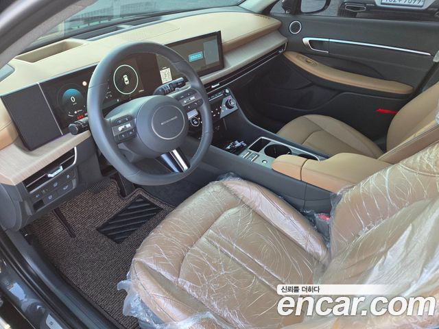 Hyundai Sonata — interior