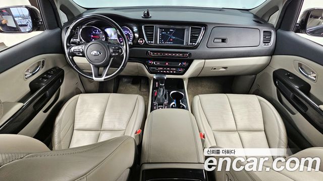 Kia Carnival — interior