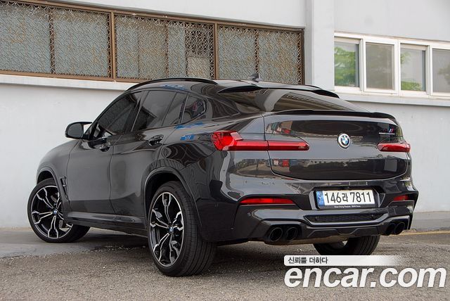 BMW X4M — interior