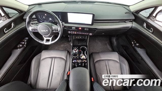 Kia K5 — interior