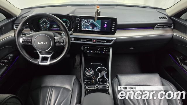 Kia K5 — interior