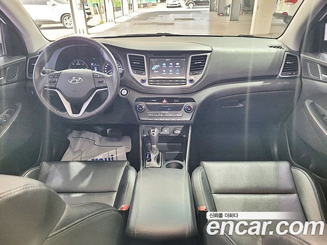 Hyundai Tucson — interior