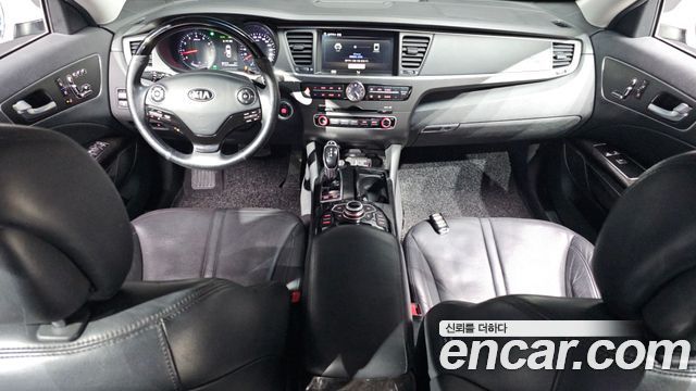 Kia K9 — interior