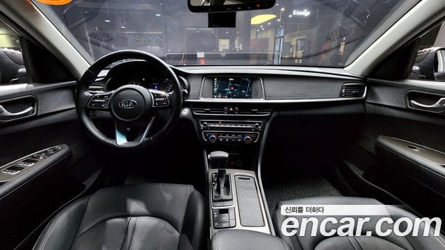 Kia K5 — interior