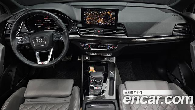 Audi SQ5 — interior