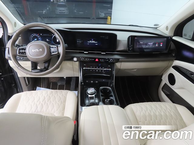 Kia Carnival — interior