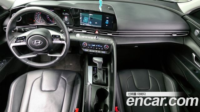 Hyundai Avante — interior