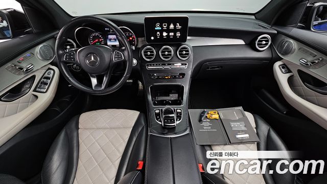 Mercedes-Benz GLC-Class — interior
