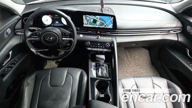 Hyundai Avante — interior