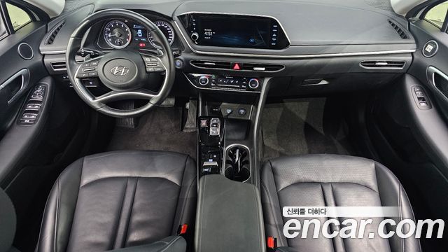 Hyundai Sonata — interior