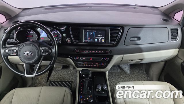 Kia Carnival — interior