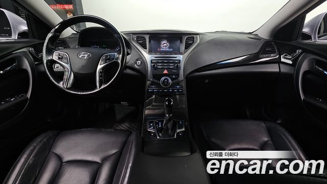 Hyundai Grandeur — interior