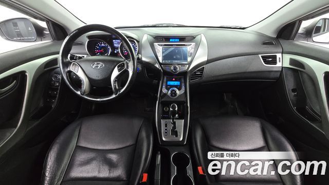 Hyundai Avante — interior
