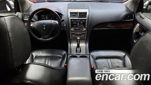 Lincoln MKX — interior