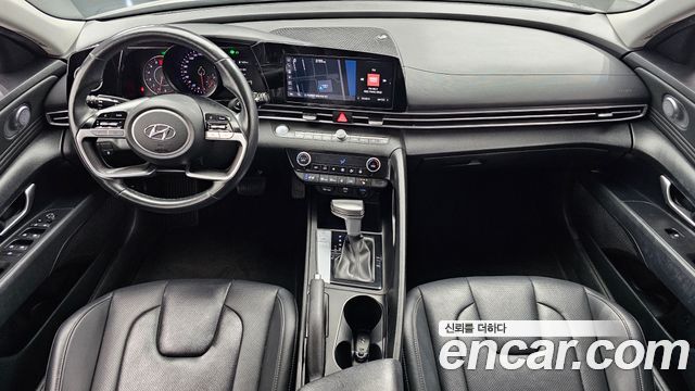 Hyundai Avante — interior