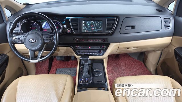 Kia Carnival — interior