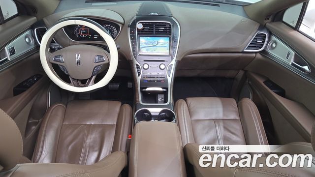 Lincoln MKX — interior