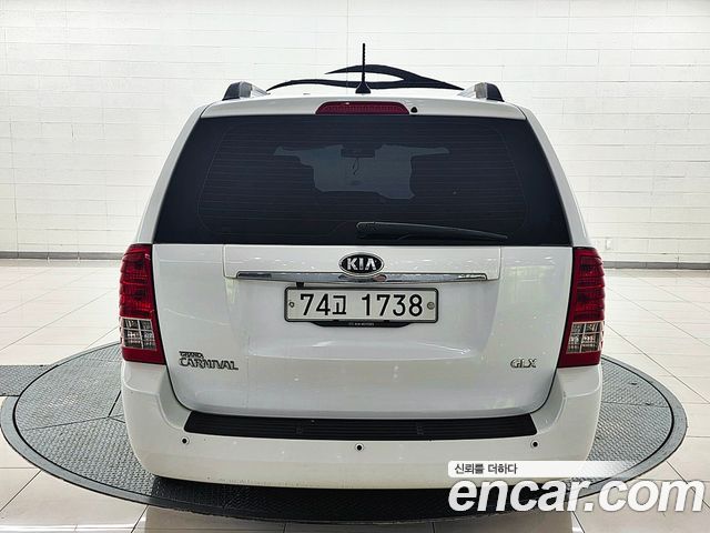 Kia Carnival — interior