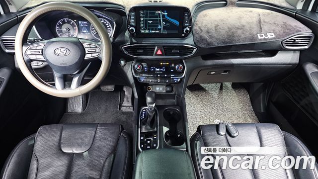 Hyundai Santa Fe — interior
