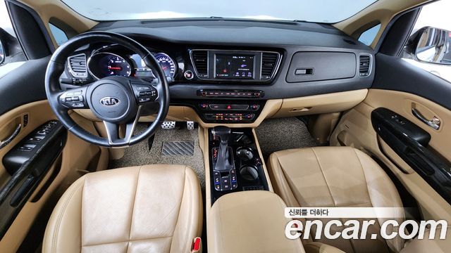 Kia Carnival — interior
