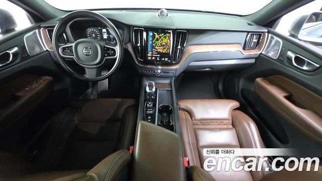 Volvo XC60 — interior