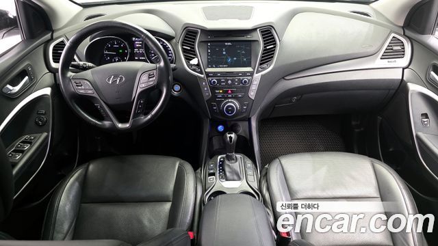 Hyundai Santa Fe — interior