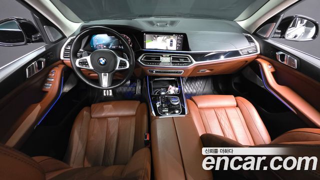 BMW X7 — interior