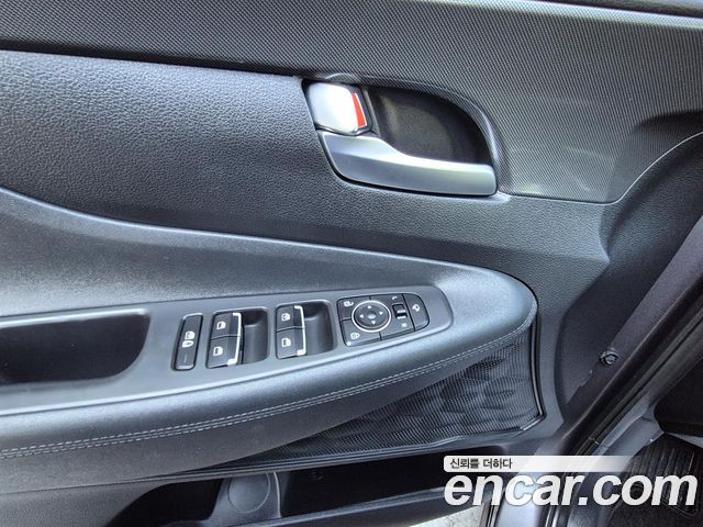 Hyundai Santa Fe — interior