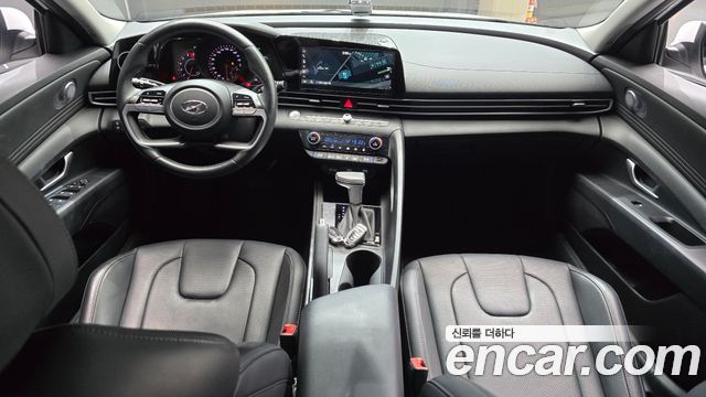 Hyundai Avante — interior