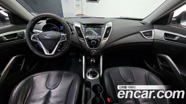 Hyundai Veloster — interior