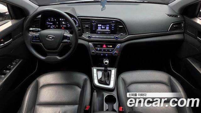 Hyundai Avante — interior