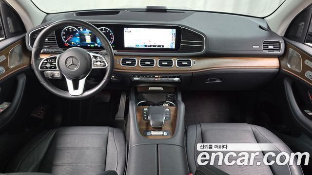 Mercedes-Benz GLE-Class — interior