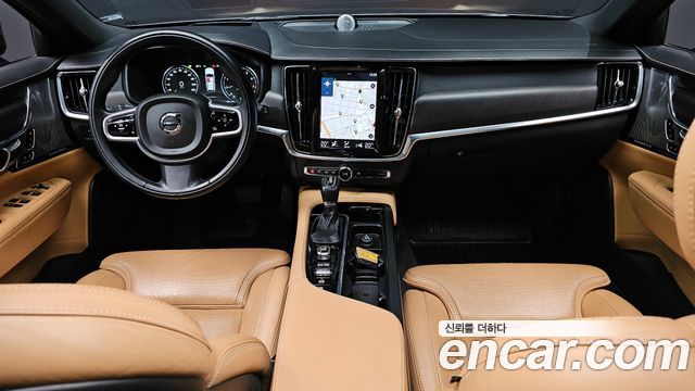 Volvo V90 — interior
