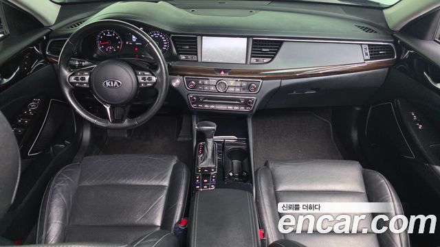 Kia K7 — interior