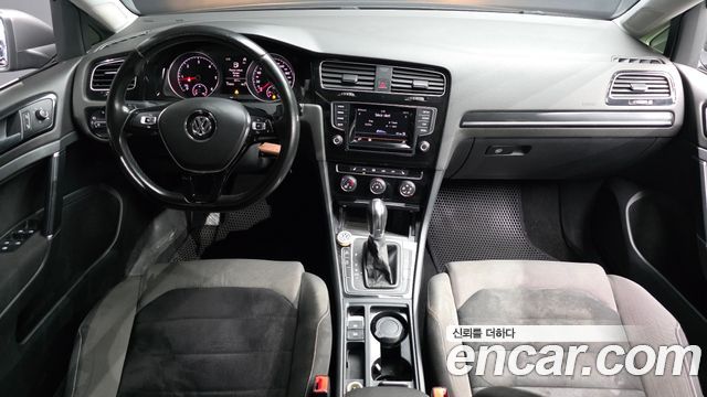 Volkswagen Golf — interior