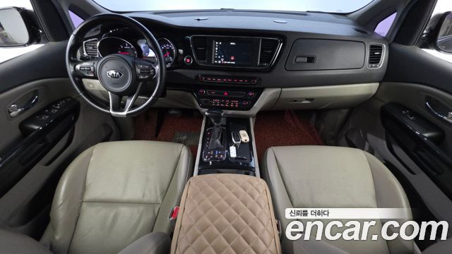 Kia Carnival — interior