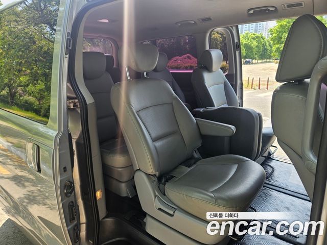 Hyundai Starex — interior